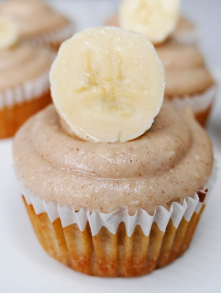Bananenmuffins mit Frischkäse-Zimt Frosting – CakeBee