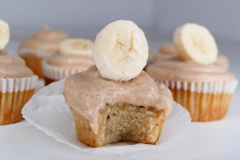 Bananenmuffins mit Frischkäse-Zimt Frosting – CakeBee
